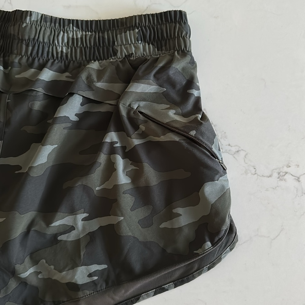 Athleta Mesh Racer Run Mid Rise Short, 4” - Picture 4 of 8